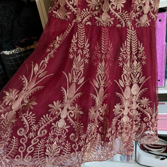 Alter’d State Sz large Burgandy and Gold Lace Sleeveless Dress V neck. - Picture 3 of 9